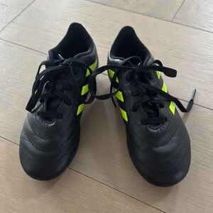 Adidas Size 1 Kids Black and Yellow Soccer Cleats